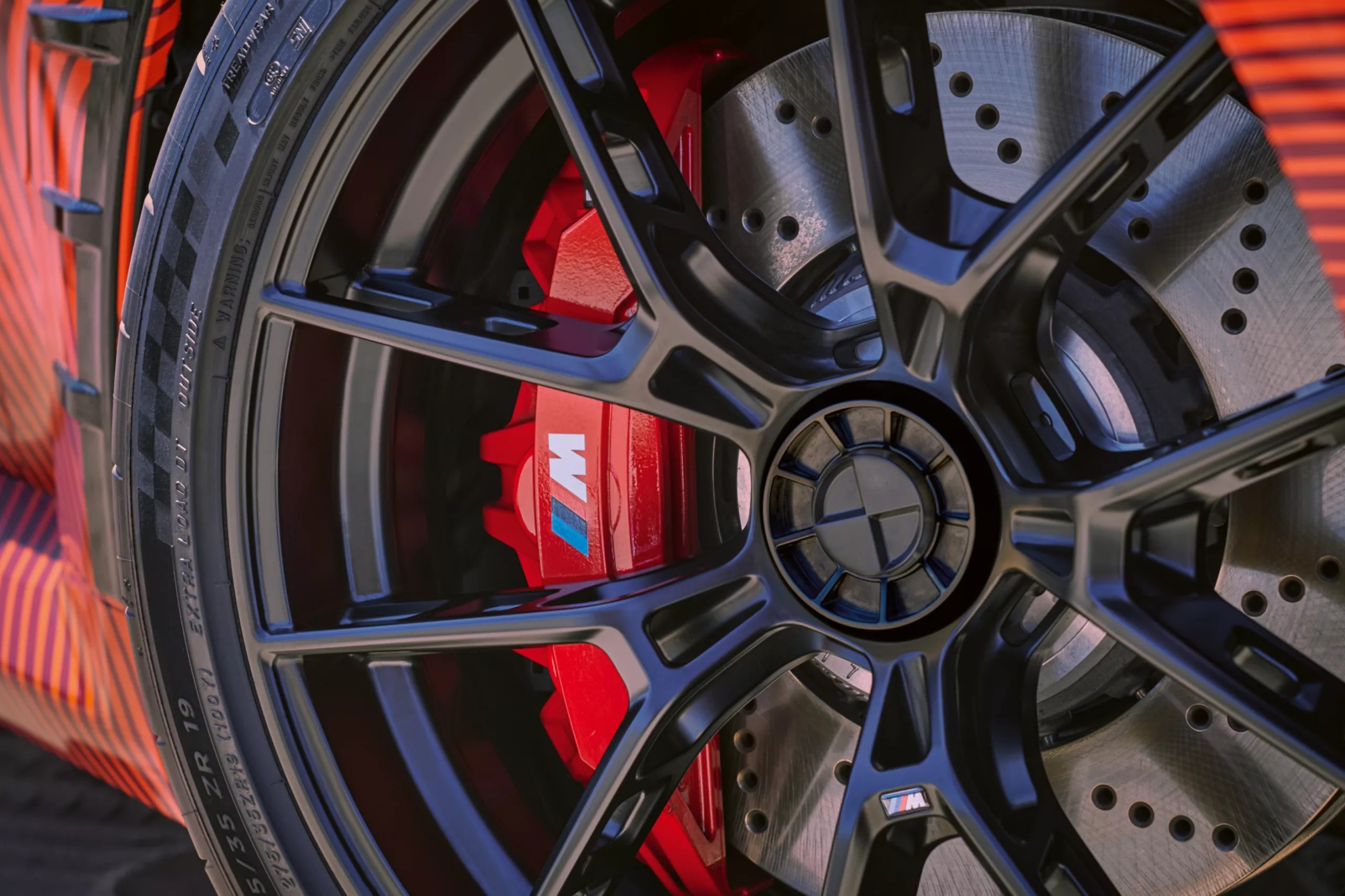 Аксесуари BMW M Performance для дисків і шин.